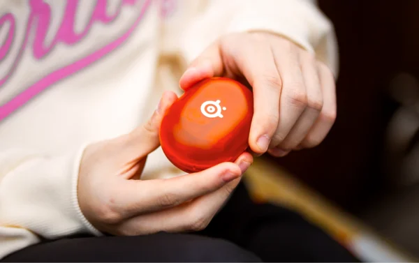 Arctis GameBuds™ Glorange - Image 4